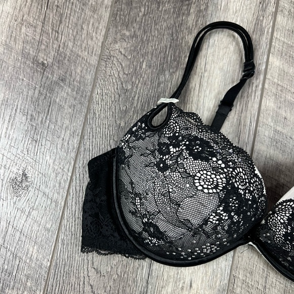 36C VS Lace Jewel Bra - Picture 5 of 14